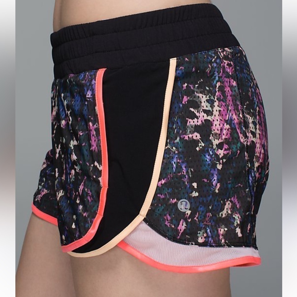 Lululemon Super Squad Short Floral Sport Black Multicolour gym running shorts